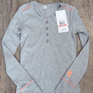 Girls Youth XS Under Armour long sleeved shirt